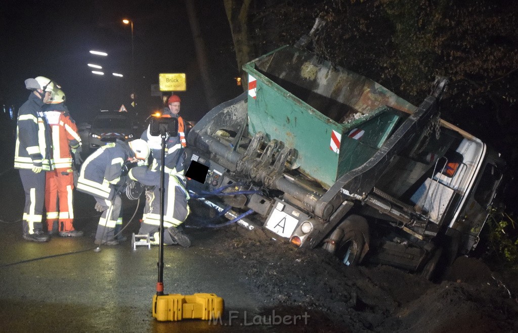 Container LKW umgestuerzt Koeln Brueck Bruecker- Dellbruecker Mauspfad P219.JPG - Miklos Laubert